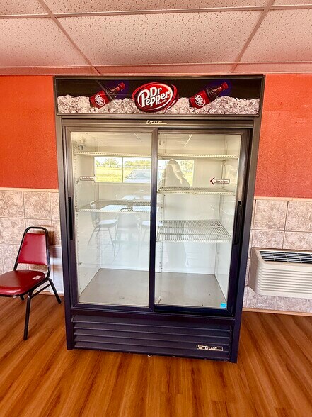 More Photos Of 903 15th St, Ozona General Retail For Sale