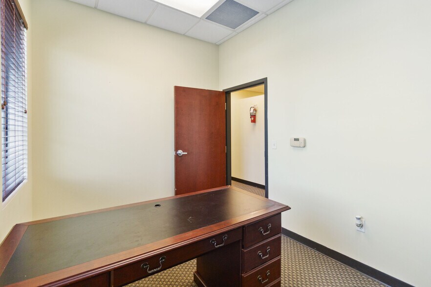 More Photos Of 7065 Westpointe Blvd, Orlando Medical For Sale