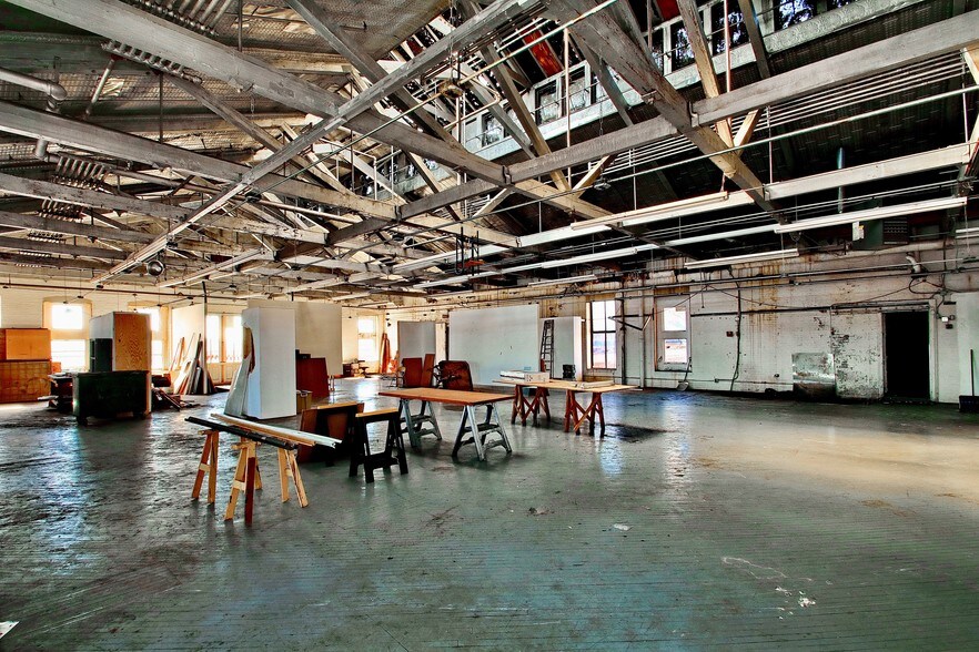 More Photos Of 540 39th St, Union City Warehouse For Lease