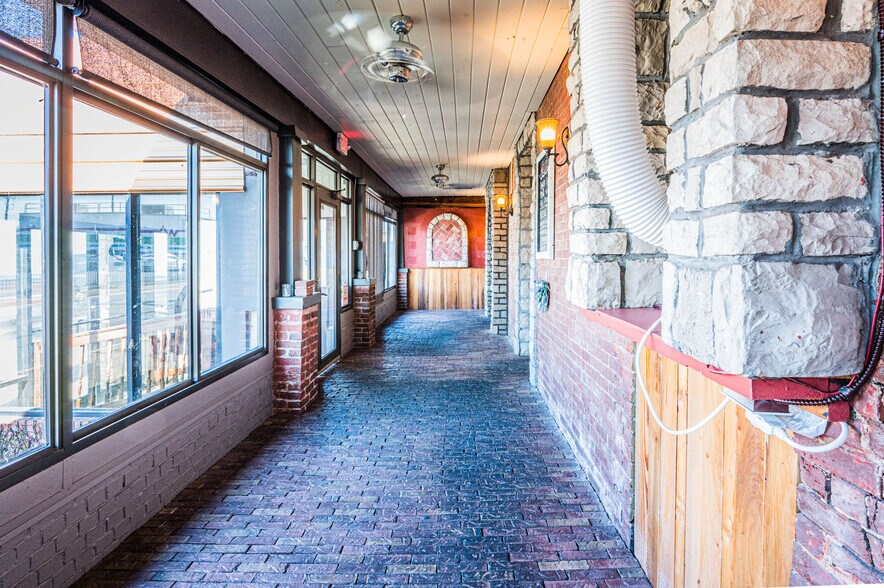 More Photos Of 1026-1038 Chestnut St, Bowling Green Restaurant For Sale