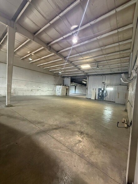 More Photos Of 8319 Chiles Industrial Av, Red Deer Warehouse For Sale