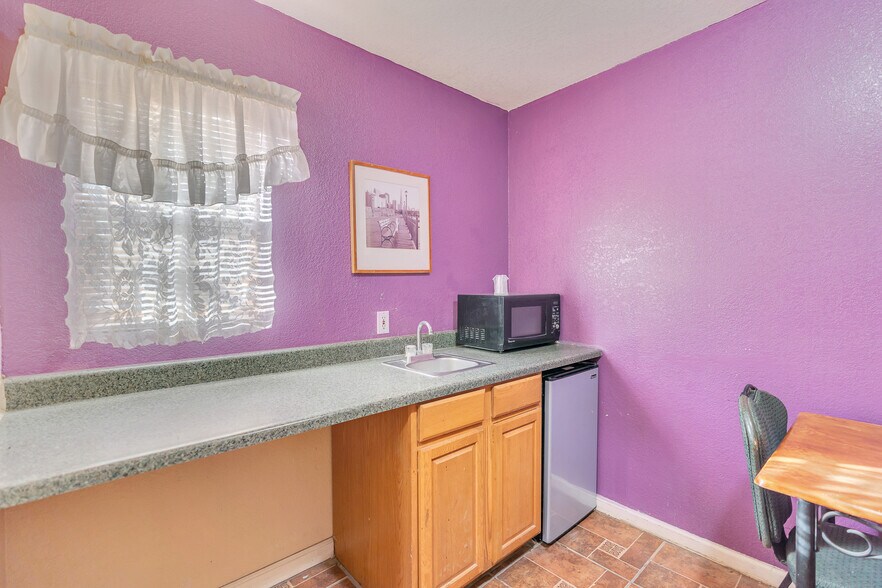 More Photos Of 2509 E Pacheco Blvd, Los Banos Hotel For Sale