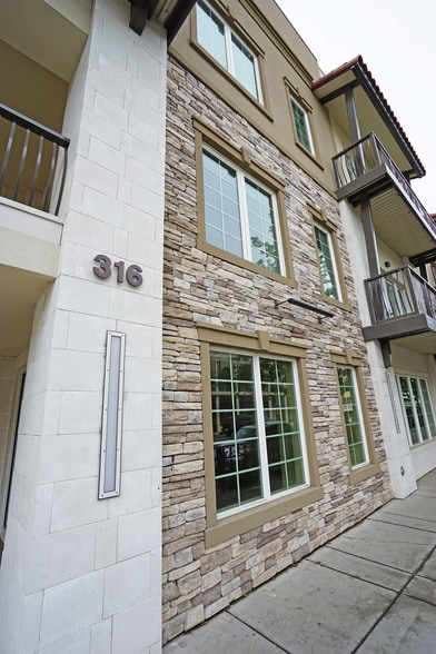 More Photos Of 316 E Yakima Ave, Yakima Apartments For Lease