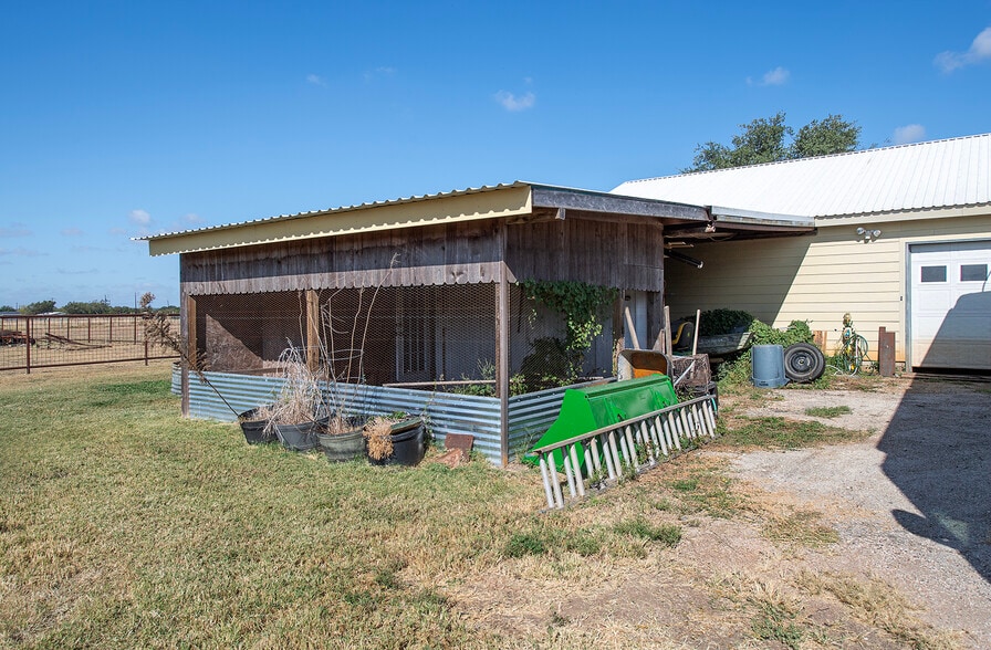 More Photos Of 1833 County Road 305, Jarrell Land For Sale
