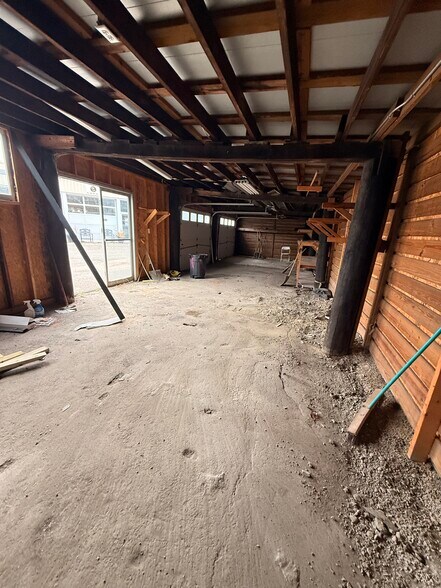 More Photos Of 1726 Altamont Ave, Richmond Warehouse For Lease