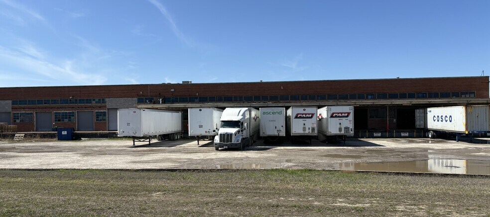 More Photos Of 4799 S Eason Blvd, Tupelo Distribution For Lease