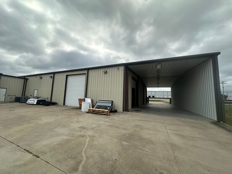 More Photos Of 980 Runway Dr, Conway Warehouse For Sale