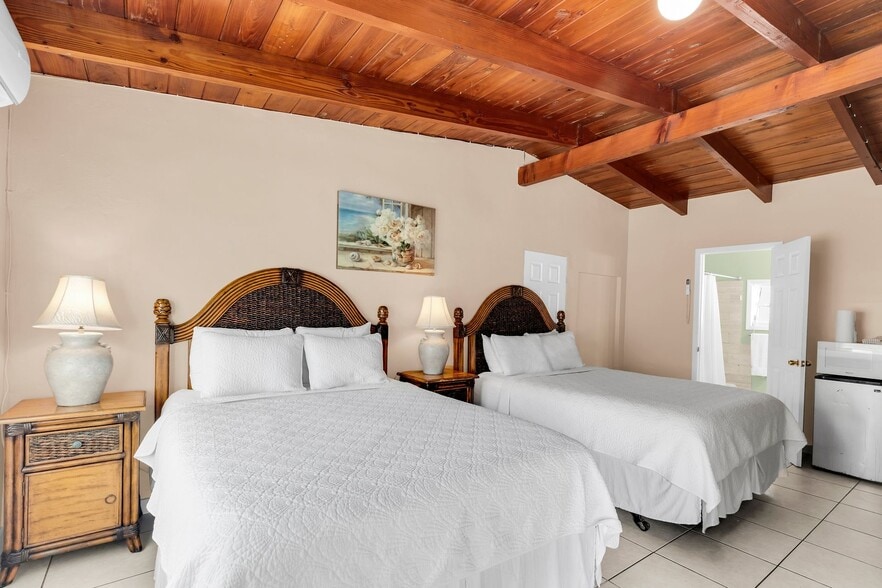 More Photos Of 243 61st St, Marathon Hotel For Sale
