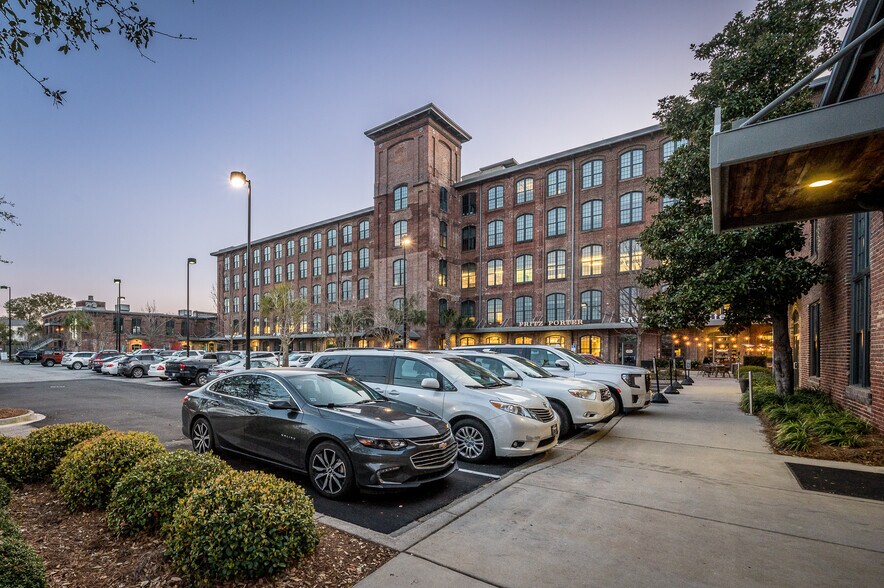More Photos Of 6801 Carnegie Blvd, Charlotte Office Residential For Lease