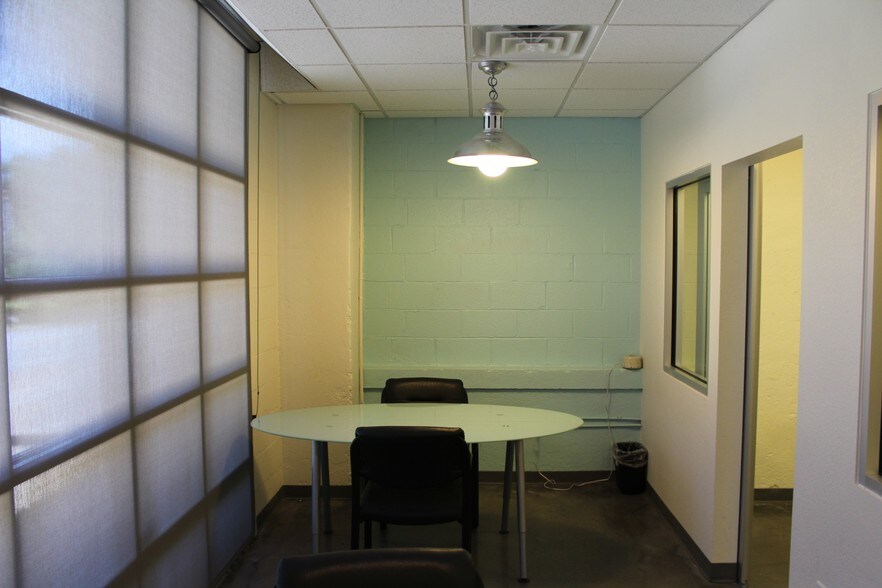 More Photos Of 2216 Forest Park Blvd, Fort Worth General Retail For Lease