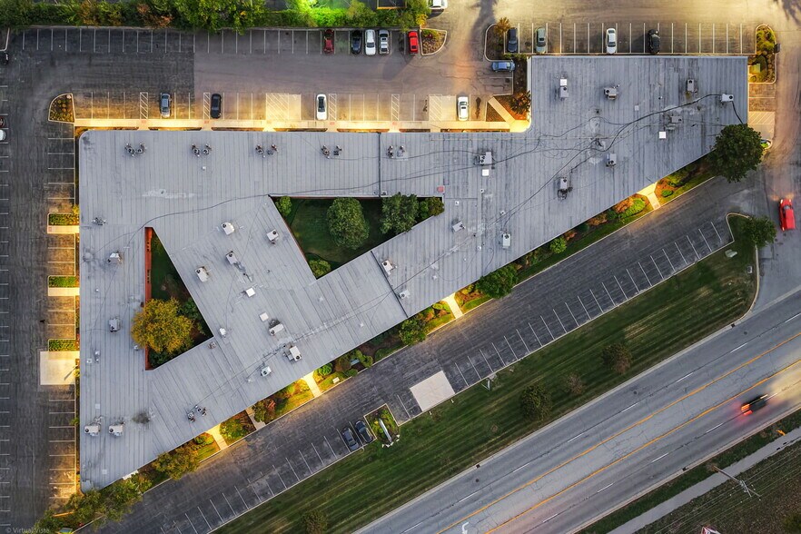 More Photos Of 17W775 Butterfield Road (Midwest Office Center), Oakbrook Terrace Medical For Lease