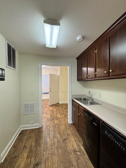 More Photos Of 330 Mallory Station Rd, Franklin Office For Lease