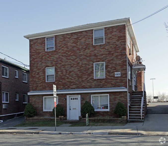 Primary Photo Of 440 Ridge Rd, Lyndhurst Apartments For Lease