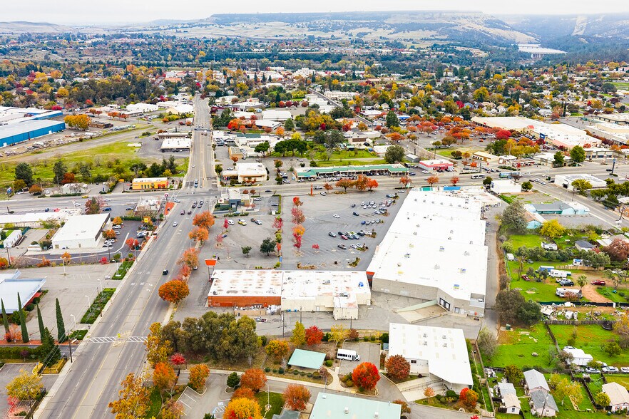 More Photos Of 1815-1985 Oro Dam Blvd E, Oroville Department Store For Sale