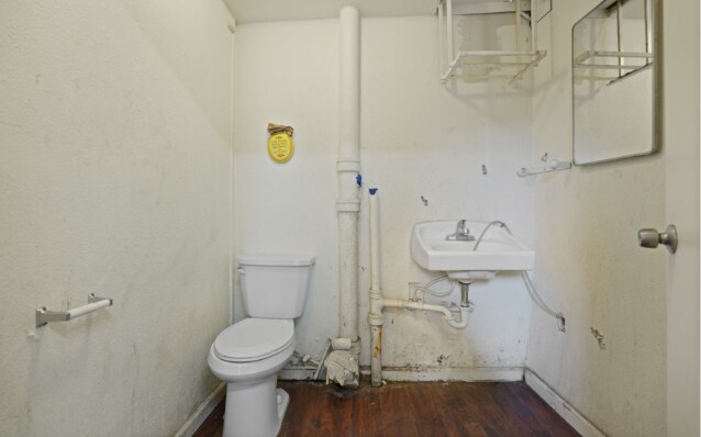 More Photos Of 4901 Telegraph Rd, East Los Angeles Flex For Sale