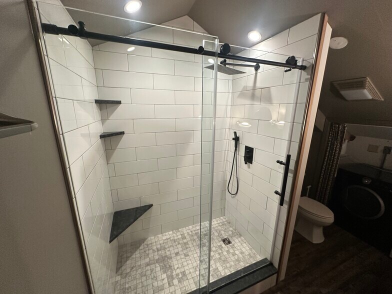 More Photos Of 430 Carolina Way, Highlands Flex For Sale