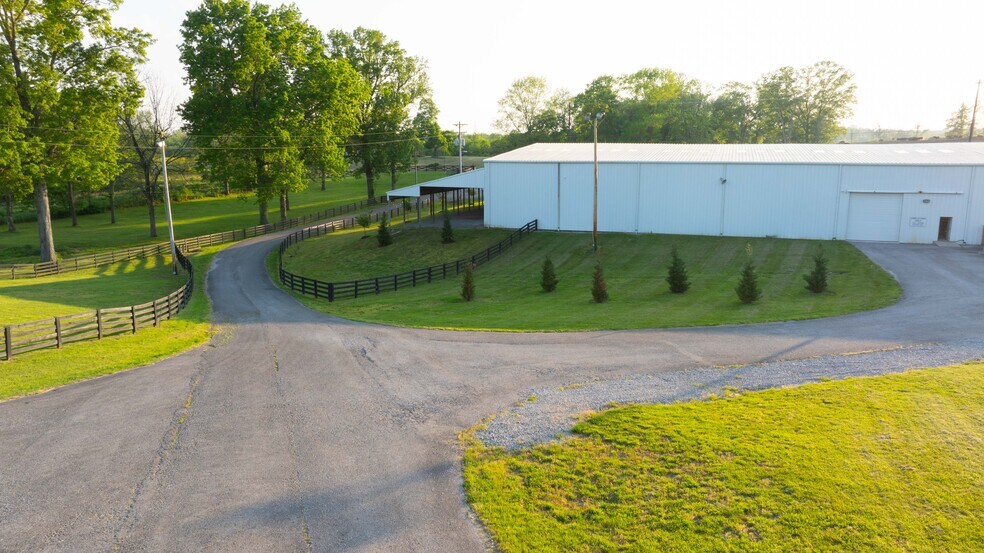 More Photos Of 5830 Highway 231 S, Castalian Springs Showroom For Sale