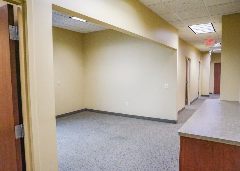 More Photos Of 1605 Heritage Dr, Northfield Office For Lease