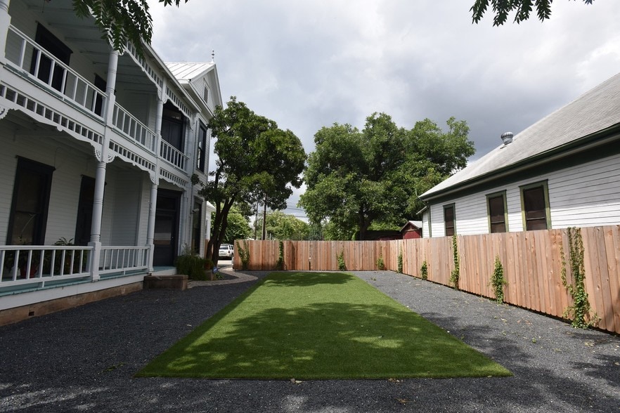 More Photos Of 1000 E Cesar Chavez St, Austin Loft Creative Space For Lease