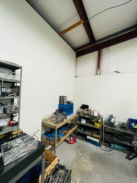 More Photos Of 590 N Main St, Leeds Manufacturing For Sale