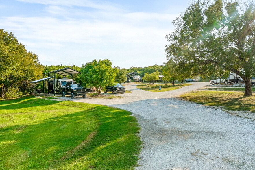 More Photos Of 1321 N FM 56, Glen Rose Specialty For Sale