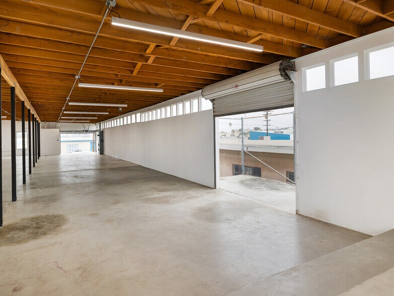 More Photos Of 805 E El Segundo Blvd, El Segundo Showroom For Sale