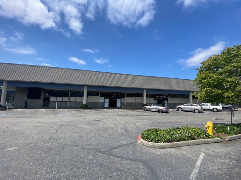 More Photos Of 3208 NE Sunset Blvd, Renton Department Store For Lease