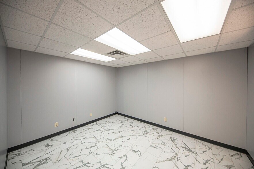 More Photos Of 850 W I-20, Penwell Warehouse For Lease