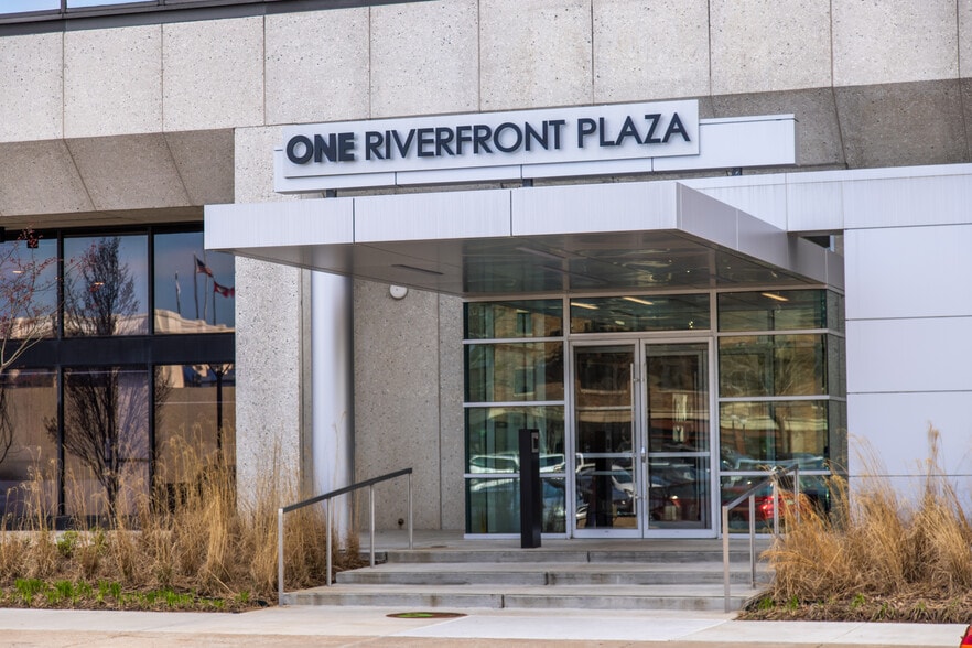 More Photos Of 1 Riverfront Pl, North Little Rock Office For Lease