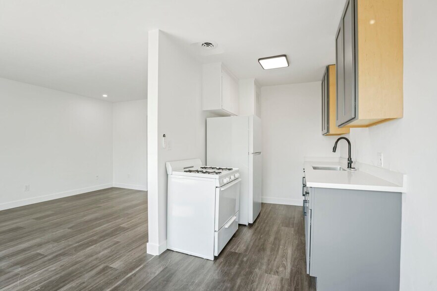 More Photos Of 925 W 84th St, Los Angeles Apartments For Sale