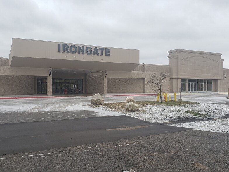 More Photos Of 990 W 41st St, Hibbing Unknown For Lease