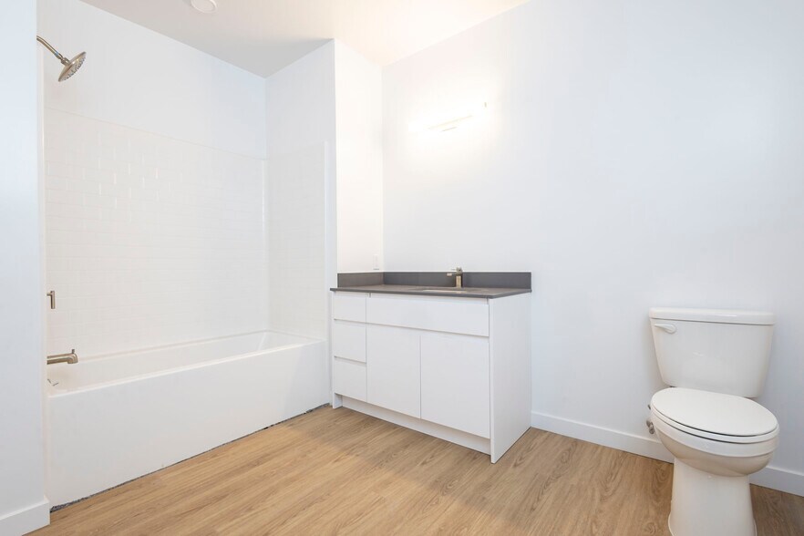 More Photos Of 14629 W Erwin St, Van Nuys Apartments For Sale