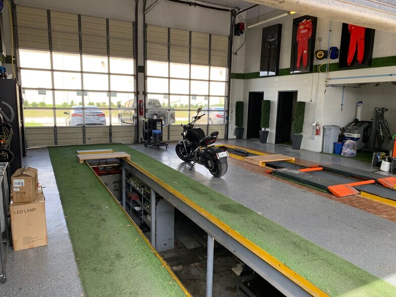 More Photos Of 181 Library Rd, Jacksonville Auto Repair For Lease