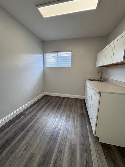 More Photos Of 800-816 W Lodi Ave, Lodi Office For Lease