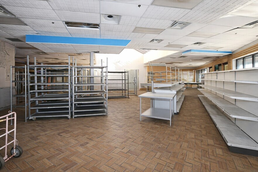 More Photos Of 10909 Rockaway Blvd, South Ozone Park Storefront For Lease