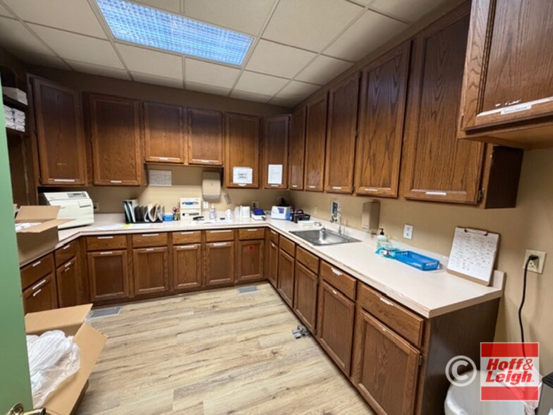 More Photos Of 1037 N Main St, Akron Office For Lease