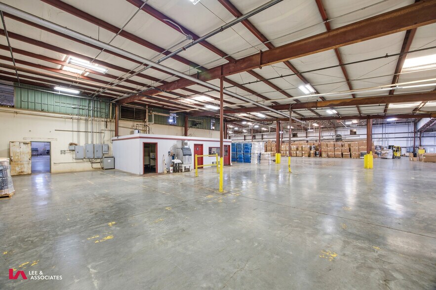 More Photos Of 101 Conyers Industrial Dr, Cartersville Warehouse For Sale