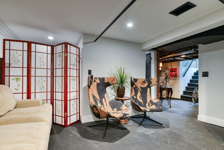 More Photos Of 729 State Route 18, East Brunswick Storefront For Sale