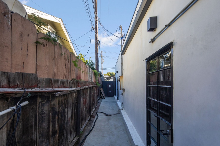 More Photos Of 2217-2219 Main St, Santa Monica Loft Creative Space For Lease