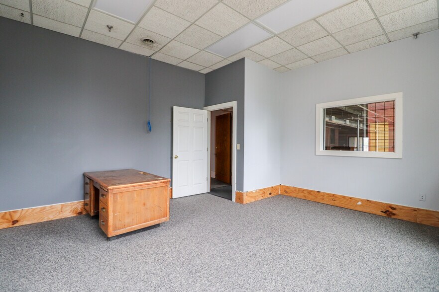 More Photos Of 1739 Elizabeth Ave NW, Grand Rapids Flex For Sale