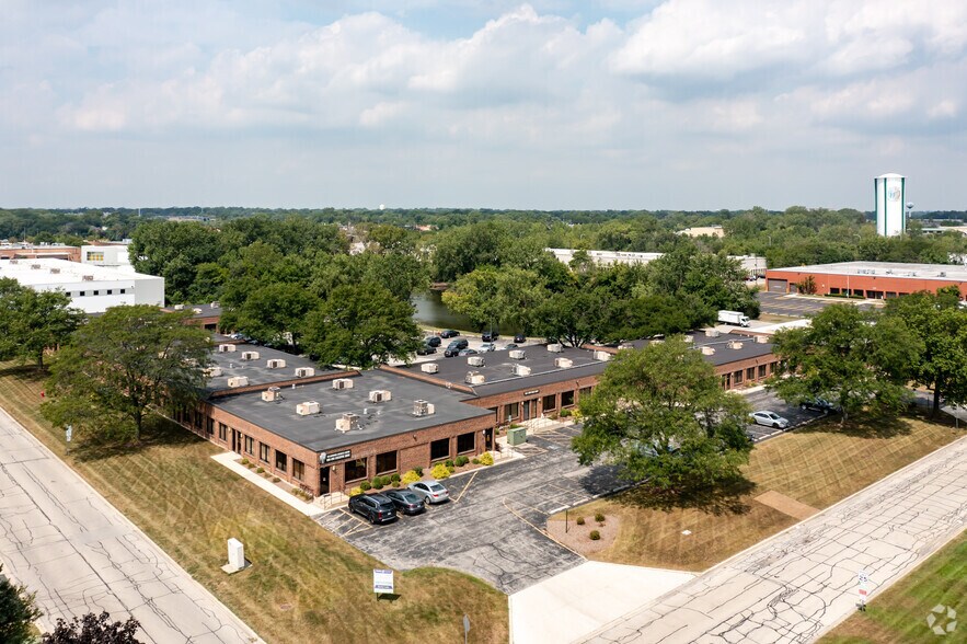 More Photos Of 600-650 Executive Dr, Willowbrook Office For Lease