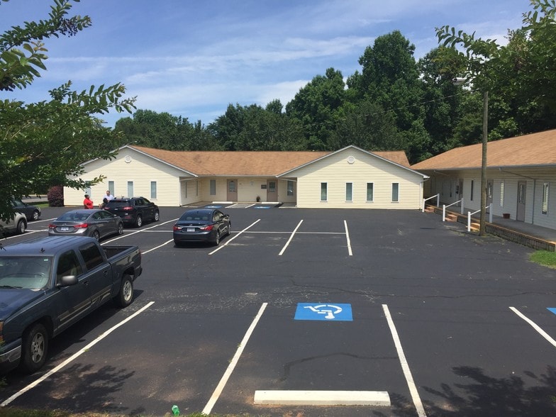 More Photos Of 425 Cherryville Rd, Shelby Medical For Lease
