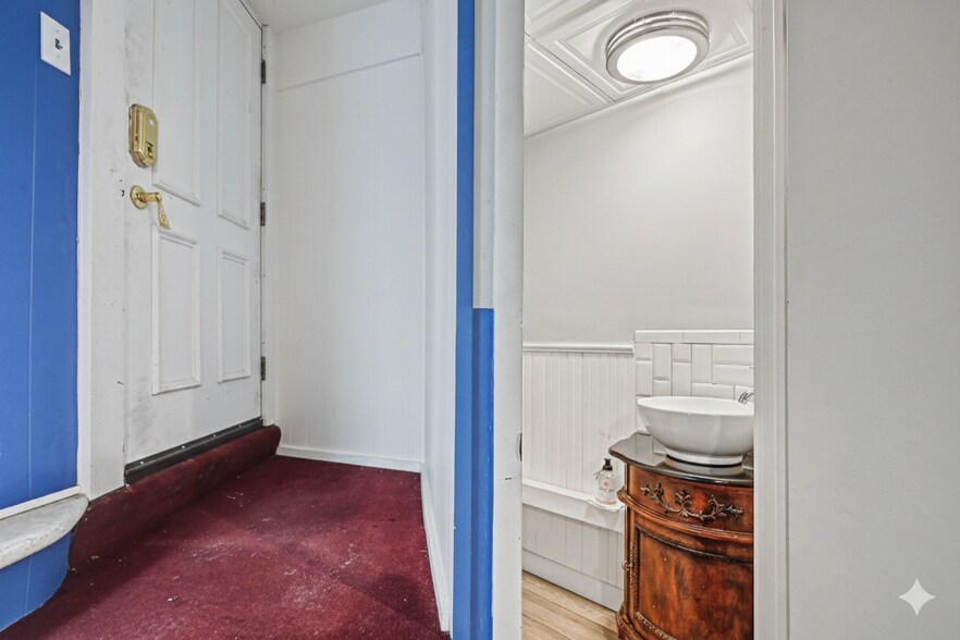 More Photos Of 66 Main St, Warwick Office For Sale