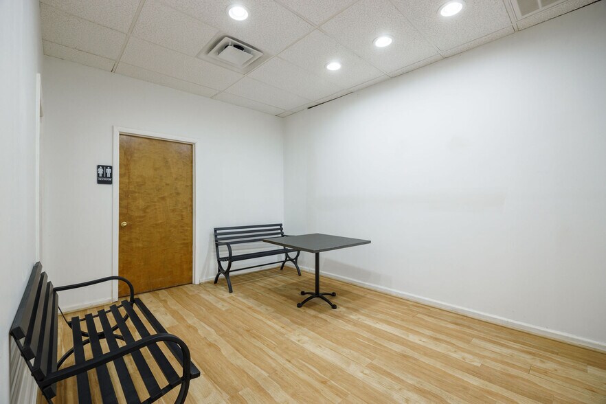 More Photos Of 2825 S Crater Rd, Petersburg Storefront Retail Office For Sale