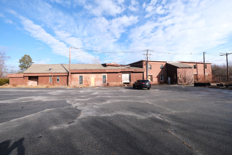 Primary Photo Of 106 Oak St, Taunton Showroom For Sale