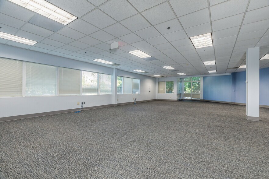 More Photos Of 707 Spirit 40 Park Dr, Chesterfield Office For Sale