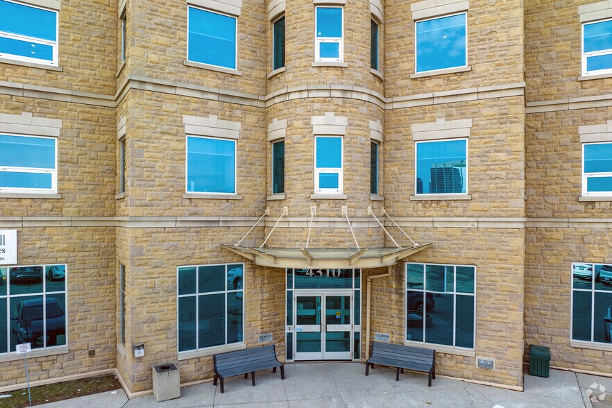 More Photos Of 4310 Sherwoodtowne Blvd, Mississauga Office For Lease