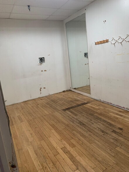 More Photos Of 254-18 Northern Blvd, Little Neck Storefront Retail Office For Lease