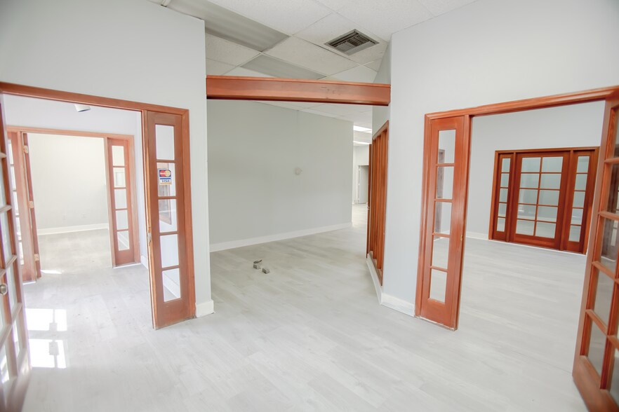 More Photos Of 16350 NE 12th Ave, North Miami Beach General Retail For Lease