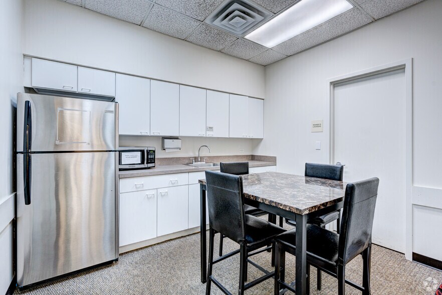 More Photos Of 815 Howard St, Evanston Medical For Sale